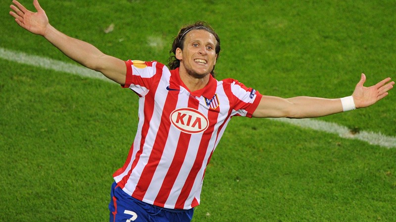Diego Forlan là sát thủ trong vòng cấm của ATM Diego Forlan là sát thủ trong vòng cấm của ATM
