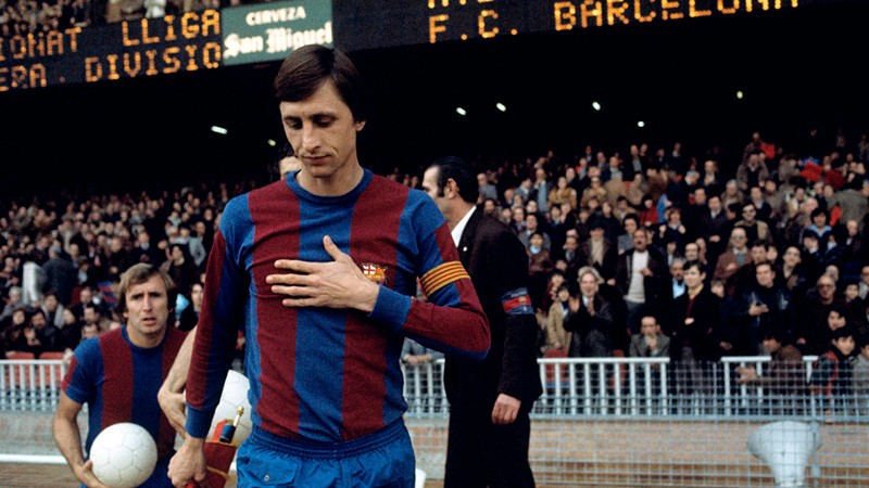 Johan Cruyff đã thay đổi cách Barca chơi bóng Johan Cruyff đã thay đổi cách Barca chơi bóng