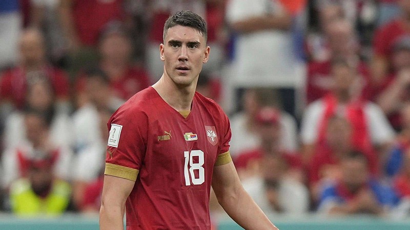 Vlahovic đang là tiền đạo chủ lực của Serbia Vlahovic đang là tiền đạo chủ lực của Serbia