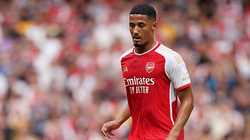 Saliba quá chững chạc ở tuổi 22 Saliba quá chững chạc ở tuổi 22