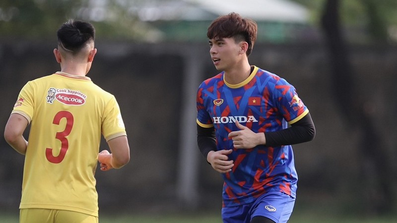Đoàn Huy Hoàng cần thể hiện nhiều hơn với HLV Troussier Đoàn Huy Hoàng cần thể hiện nhiều hơn với HLV Troussier